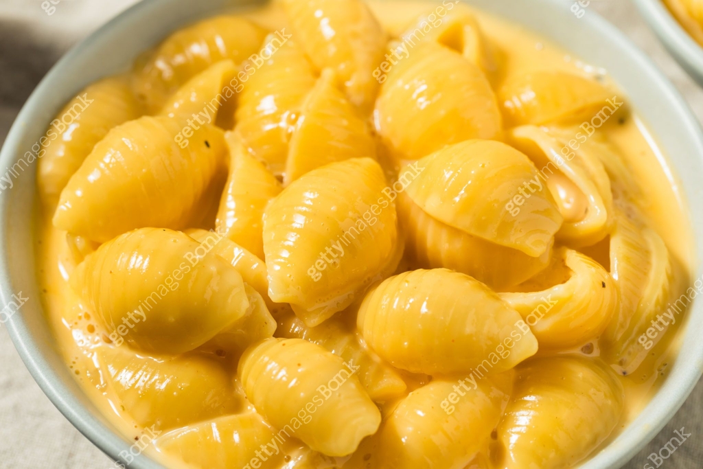 Warm Homemade Macaroni and Cheese Pasta Shells 이미지 (2177646220) - 게티이미지뱅크