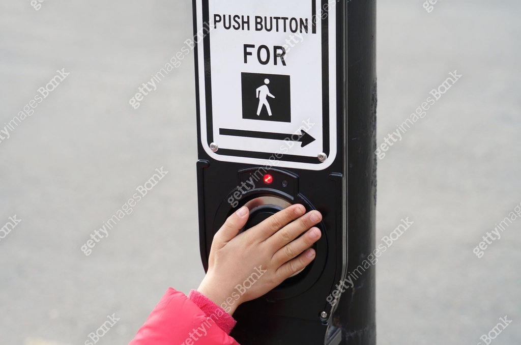 Kids hand push button of pedestrian crossing sign 이미지 (2176961779) - 게티 ...