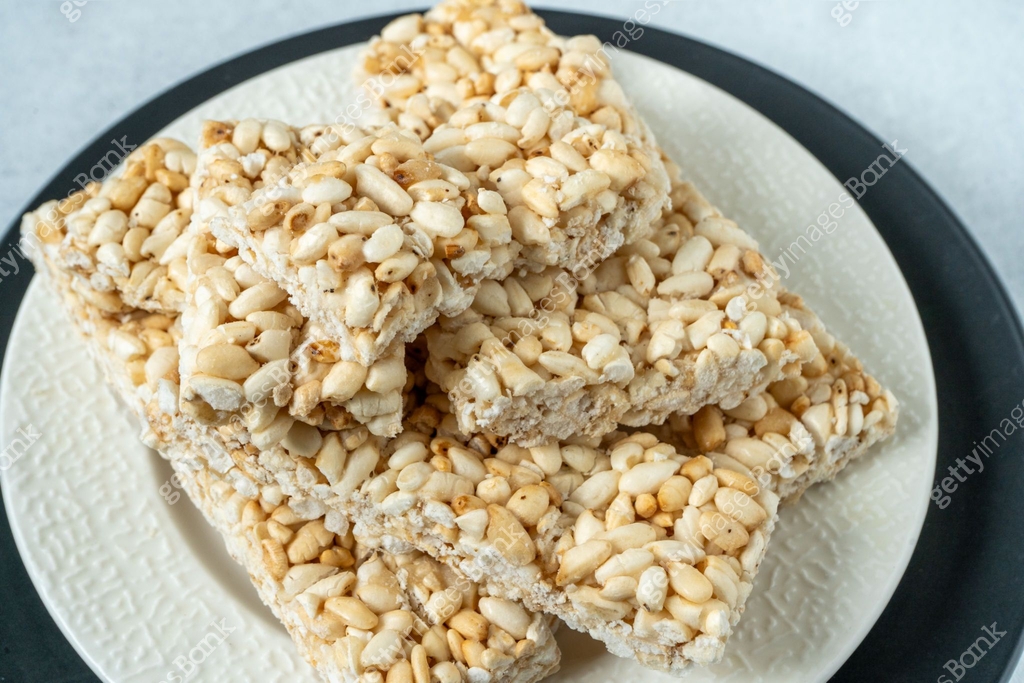 Puffed Rice Sweets Sweet puffed rice. Food dessert crispy cracker with sugar 이미지 ...